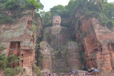 Private Tagestour zum Riesenbuddha von Leshan, Altstadt von Huanglongxi und Mittagessen