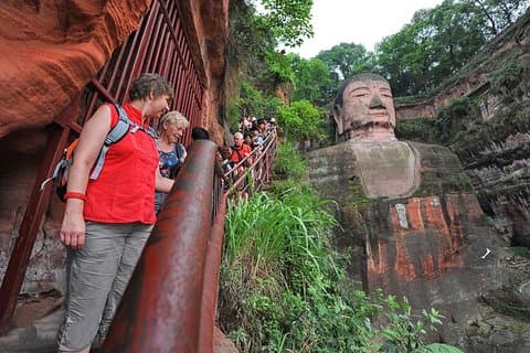 Buddha gigante privato di Leshan e degustazione di cibo locale