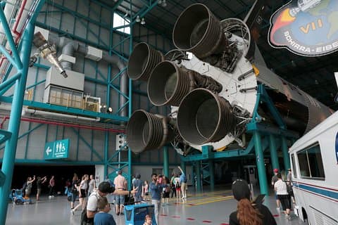 Luksusoplevelse på Kennedy Space Center: Frokost med astronaut og Tæt på-tur