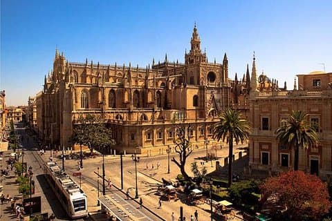 Private ture fra Malaga til Sevilla med Alcazar / katedral