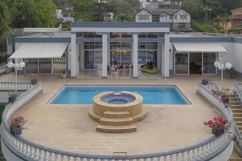 Tour imobiliário e gastronomia local
