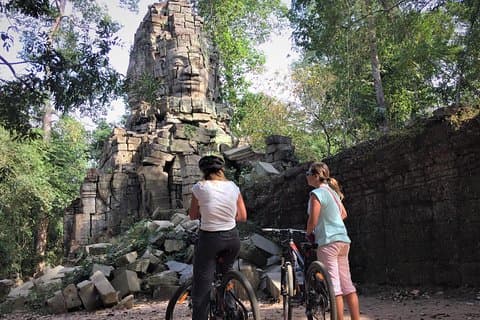 Excursión privada en bicicleta por la joya escondida de Angkor Bakeng Sunset