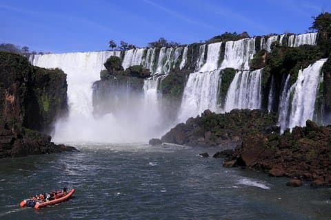Iguassu Falls Combo Tour: Visita ao lado brasileiro e Waterfall Boat Ride