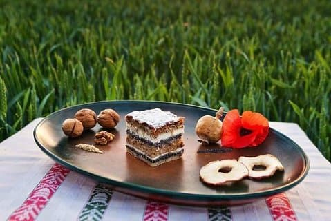 Slovenian food and wine city walk in Ljubljana, 4 hours of mouthwatering moments