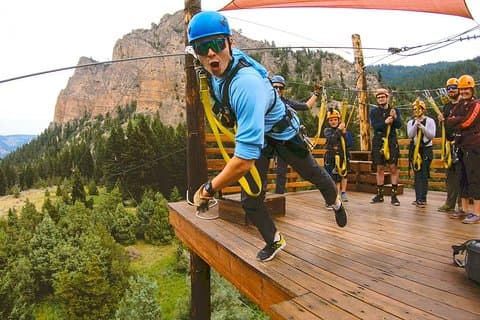 Ziplining over de prachtige Gallatin-rivier