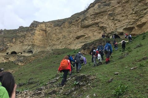 Caminhando para as cavernas - Gobustan