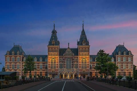 Rijksmuseum Amsterdam and Canal Cruise with Snackbox
