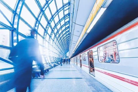 Overfør fra Sevilla til Santa Justa jernbanestasjon