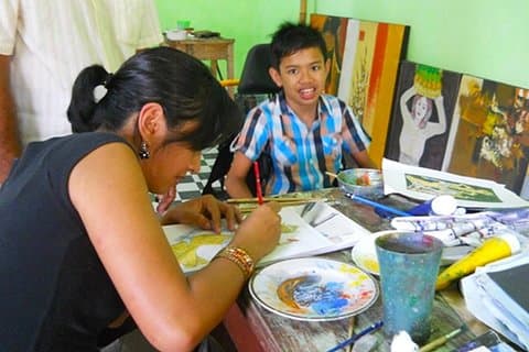 Cours de peinture traditionnelle à Bali