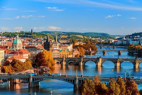 Fra Salzburg til Praha, privat overføring med 2 timers sightseeing