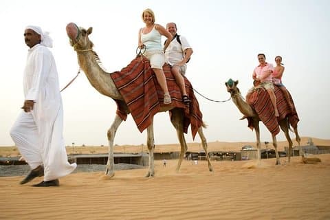 Hele dag Safari, Dune Bash, Camel Ride, Sandboarden & BBQ-maaltijd