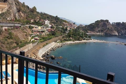 Traslado desde y hacia el aeropuerto de Catania Taormina Giardini Naxos Letojanni Mazzarò.