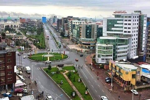 Tour di sosta in aeroporto | Tour della città di Addis di mezza giornata: visite turistiche, musei, mercati