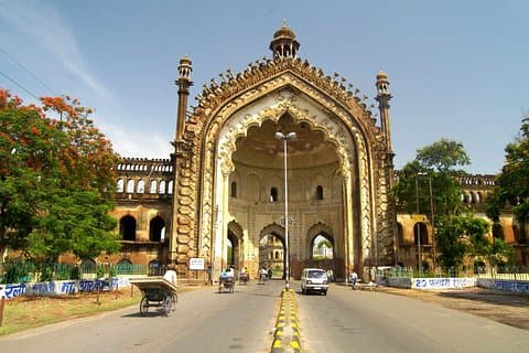 Affordable transfer from Agra to Lucknow