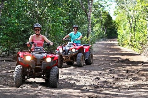 Zipline Tour inkluderar Cenote Swim och ATV Circuit med tur och retur
