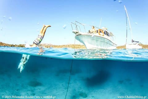 Gita in barca a Creta con snorkeling guidato e prelievo gratuito!