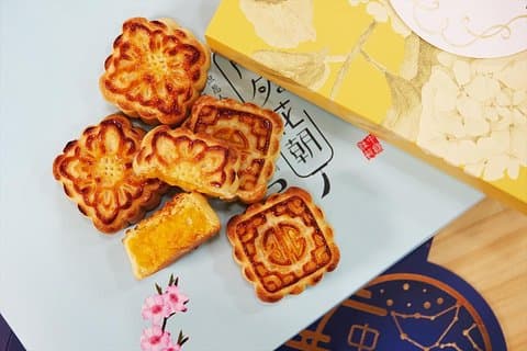 Selbstbedienungs-Backerlebnis in Hongkong: Herstellung von Vanillepudding-Mondkuchen