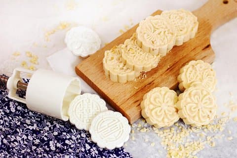 Selbstbedienungs-Backerlebnis in Hongkong: Herstellung traditioneller Mandelkuchen
