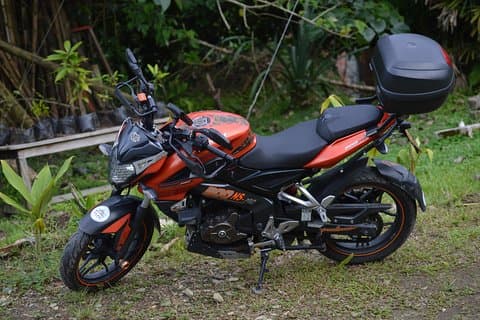 Location de moto à Medellin avec km illimité