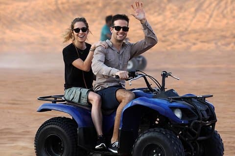 Red Dunes av Quad Bike med VIP Camp, Camels, Sandboarding & Falcon