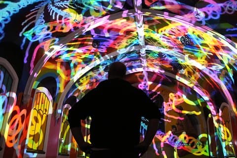 OLTRE Spettacolo di luci e meditazione