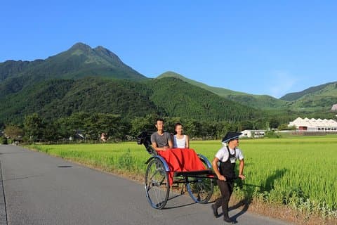 Hot Spring Capital på Yufuin Rickshaw Tour
