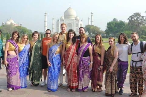 Privat tur: Taj Mahal & Agra Fort i äkta indisk klänning