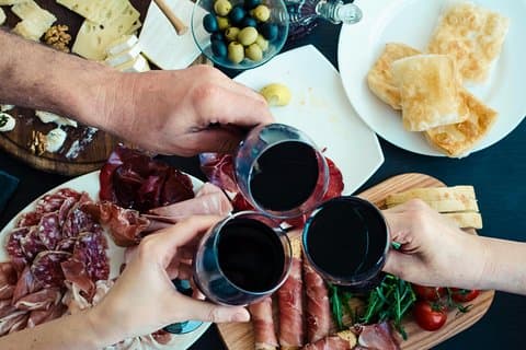 Tour a pie por la tarde en SOFÍA y experiencia vinícola