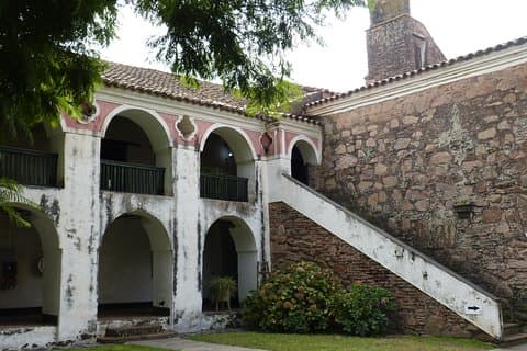 PRIVATE TOUR : イエズス会美術館とワイナリー全日ツアー