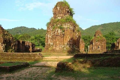 Privat bil overførsel fra Hoi An til Min søn (rundtur)