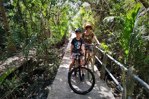 バンブーバイクでバンコクのグリーンオアシスを巡る家族向け自転車ツアー