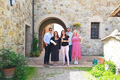 Tour del vino Brunello di Montalcino in 2 cantine con pranzo in abbinamento