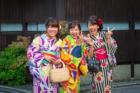 Yokohama Like a Local: Private & Personalized Experience 2,3 hrs