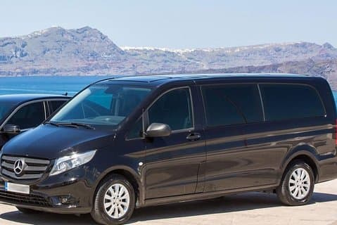 Traslado de partida particular: hotéis de Santorini até o Aeroporto ou o Porto da Balsa