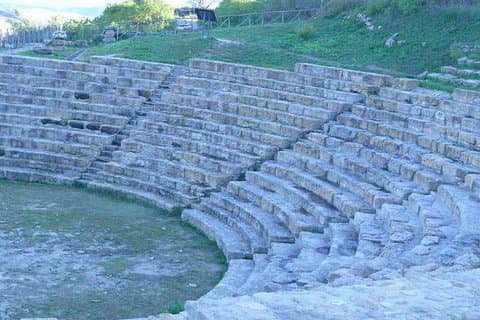 Visite guidée à Morgantina. Visitez Morgantine.