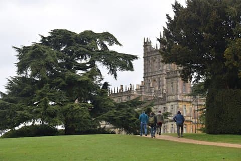Downton Abbey and Village Small Group Tour fra London