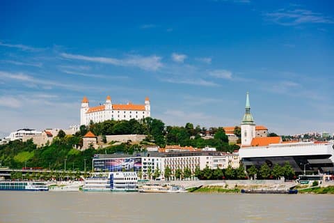 Bratislava dagstur fra Wien med katamaran cruise på Donau