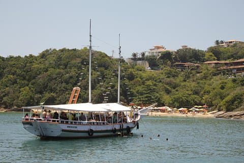 Búzios Journée complète: Excursion en bateau et en chariot avec déjeuner de Cabo Frio