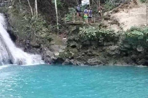 Cataratas do Rio Dunns e Blue Hole Secret Falls