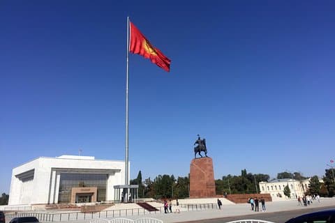 Exploración histórica y cultural: City Tour Bishkek