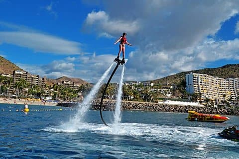 Flyboarding em Anfi del Mar