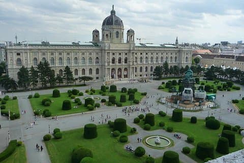 Privat overføring fra Nürnberg til Wien med 2 timers sightseeing