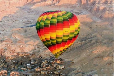 Balão De Ar Quente Sobre Luxor