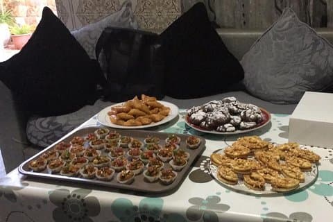 Leckeres marokkanisches Gebäck mit Freude