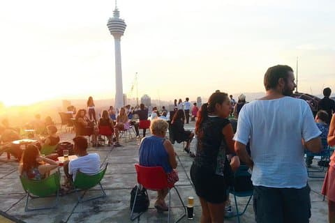 Excursão privada: pôr do sol de Kuala Lumpur do heliporto com jantar e massagem nos pés