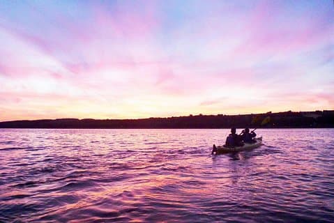 Excursão de caiaque no pôr do sol no Rio São Lourenço