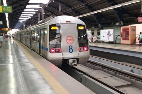 Tour di Delhi intera giornata con il treno della metropolitana di Delhi
