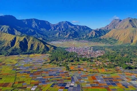 Sembalun Landcruise through the Foot of Rinjani Volcano