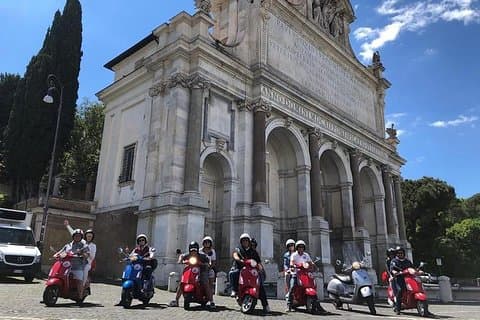 Vakker Roma Tour på Vespa med sjåfør