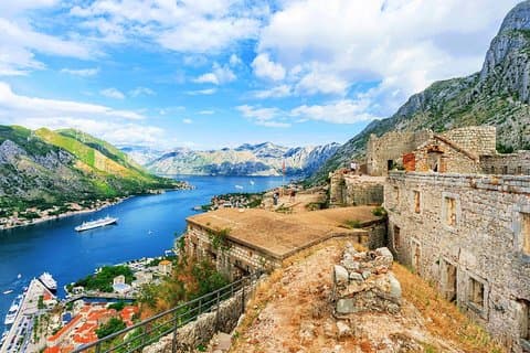 Caminhada descida de Krstac para Kotor, caminho de caravana antiga